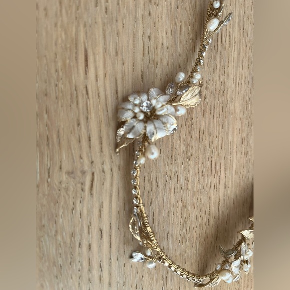 Delicate Wedding hairpiece - gold with pearls main image 6